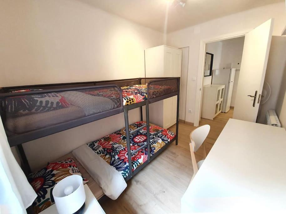 Acogedor Piso En El Centro De Sabinanigo Apartment Luaran gambar