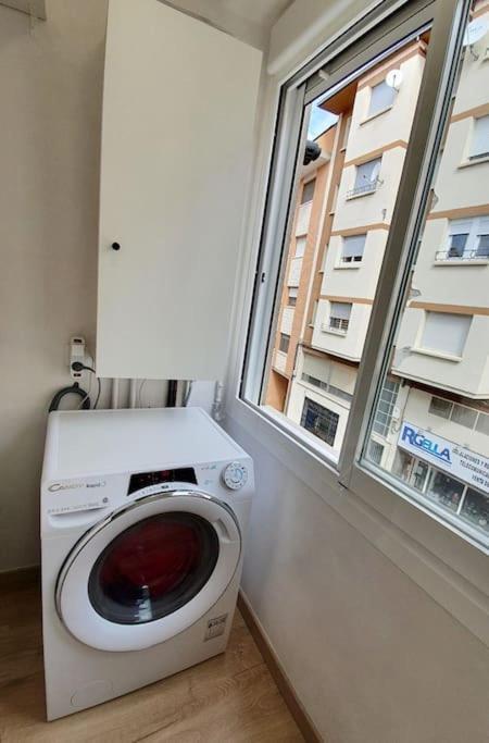 Acogedor Piso En El Centro De Sabinanigo Apartment Luaran gambar